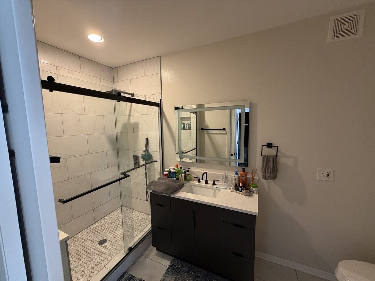 6135 N Broadway St Apt 305 - Photo 6 of 10