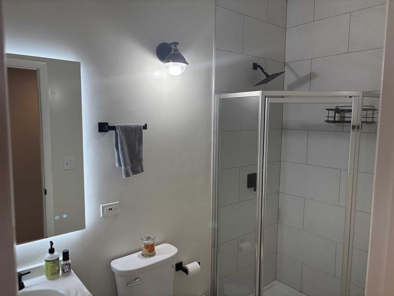 6135 N Broadway St Apt 305 - Photo 7 of 10