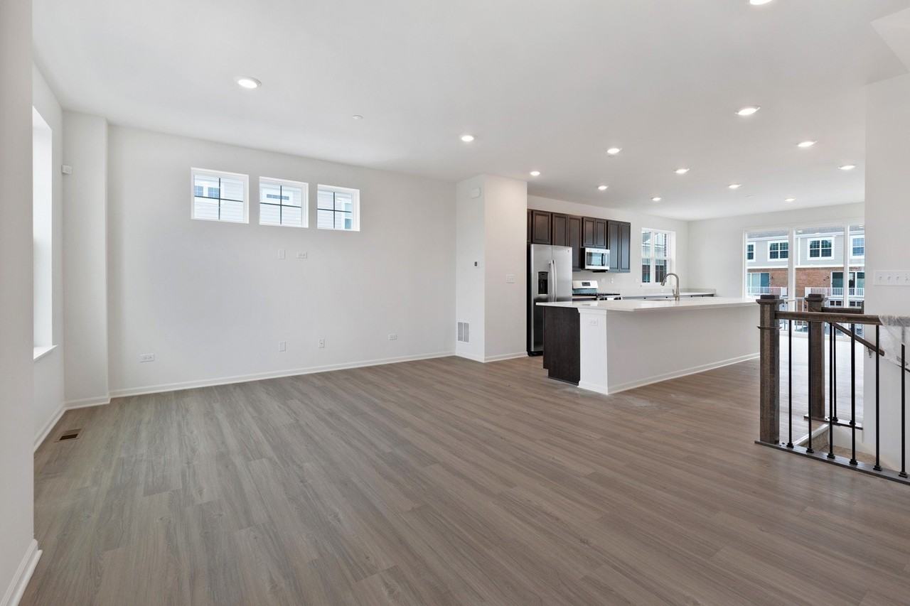 2929 Showplace Dr - Photo 2 of 16