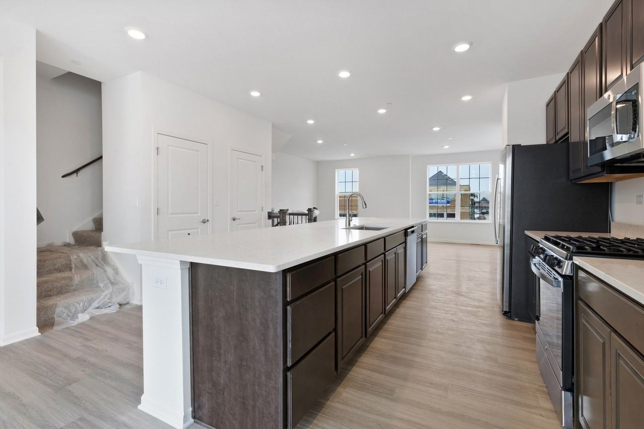 2929 Showplace Dr - Photo 5 of 16