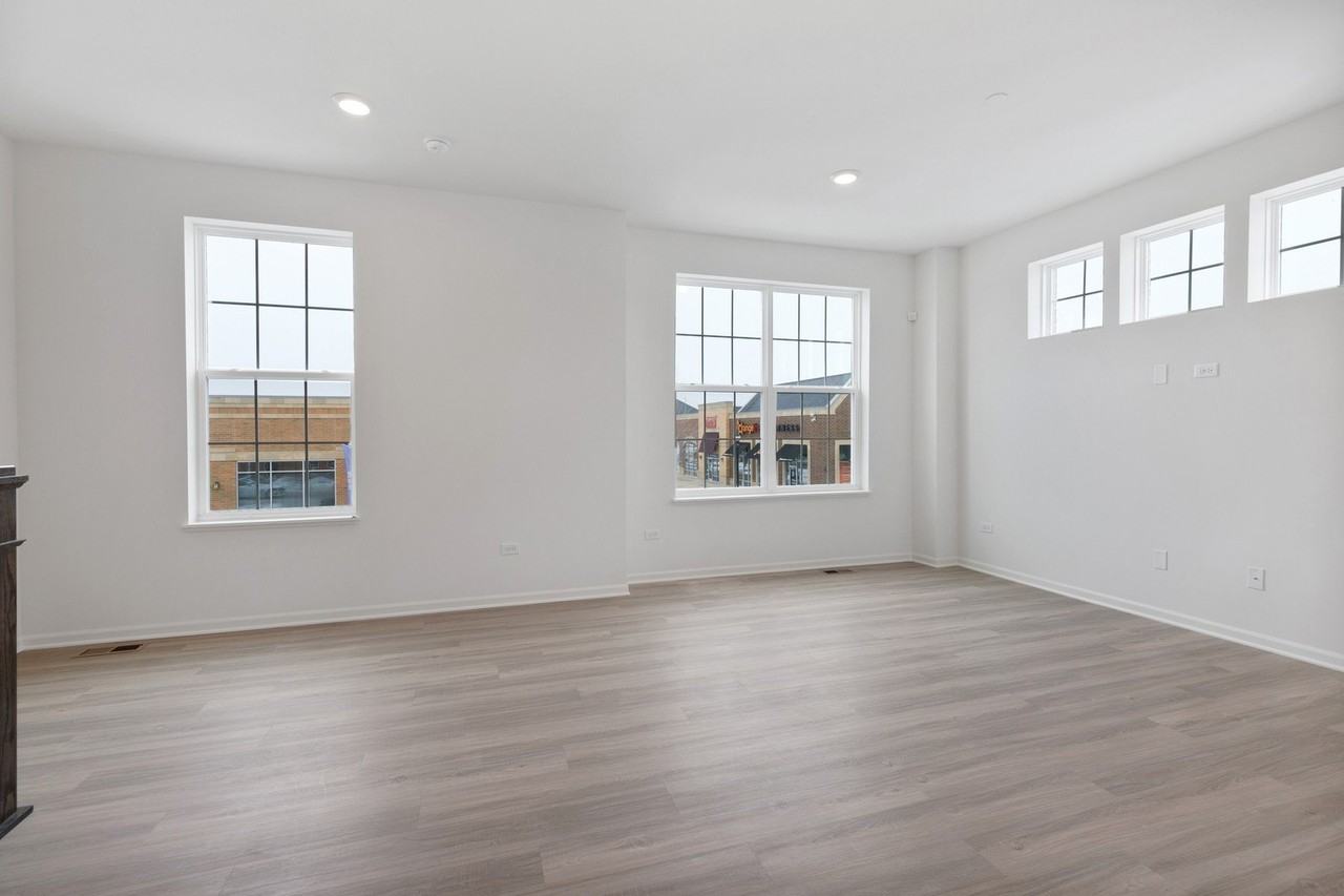 2929 Showplace Dr - Photo 7 of 16