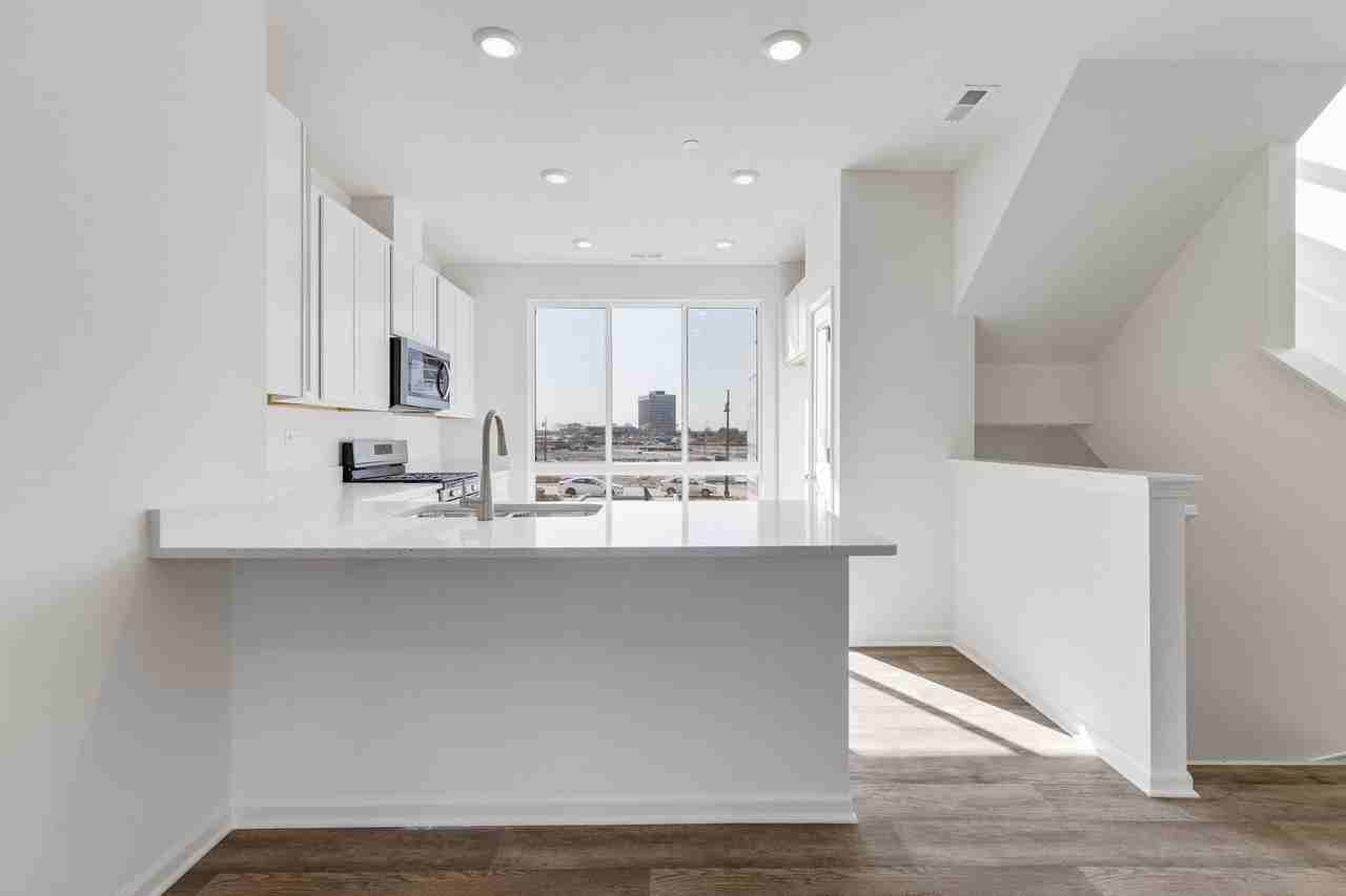 1274 Catalina Ct - Photo 5 of 20