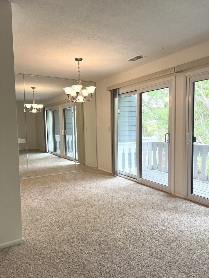 225 Deerpath Ct Unit C2 - Photo 4 of 18