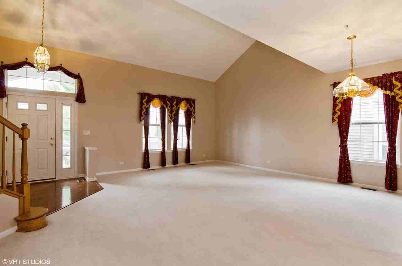 285 Seaton Ct - Photo 2 of 15