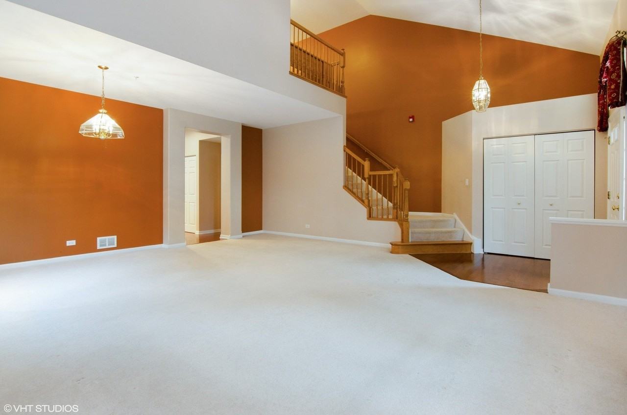 285 Seaton Ct - Photo 3 of 15