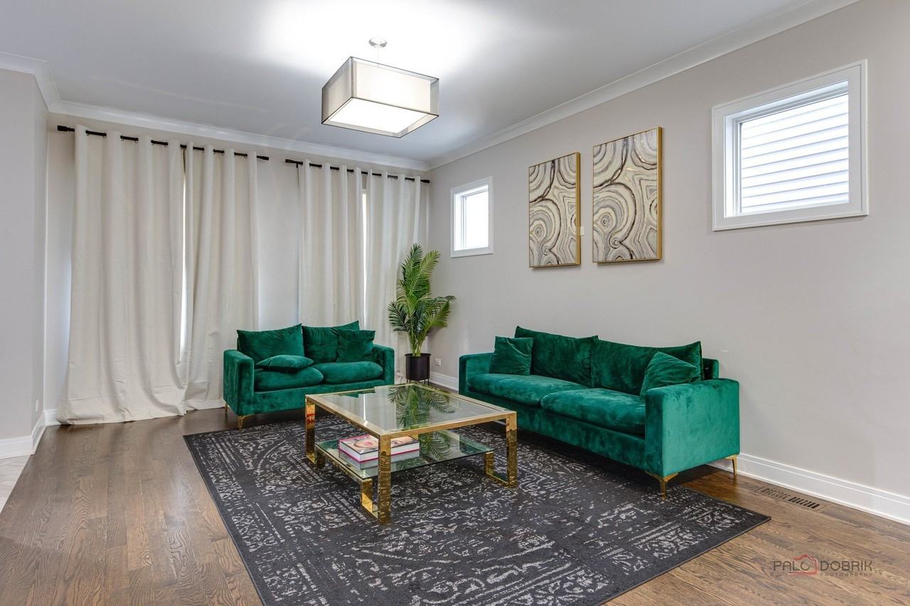 3931 S Wells St - Photo 3 of 21