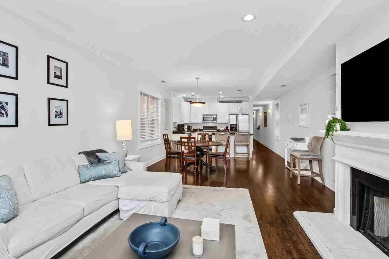3928 N Greenview Ave #2 - Photo 4 of 15