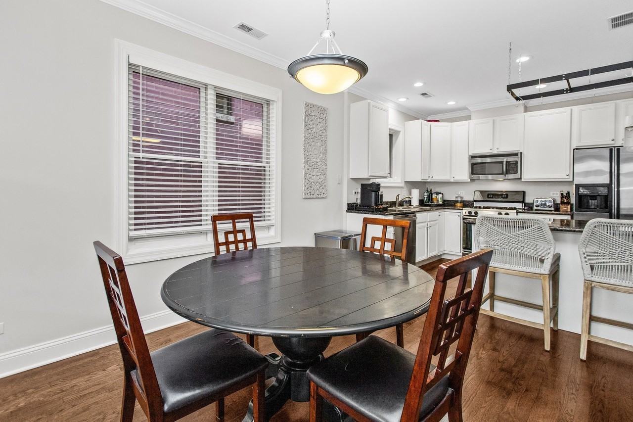 3928 N Greenview Ave #2 - Photo 5 of 15