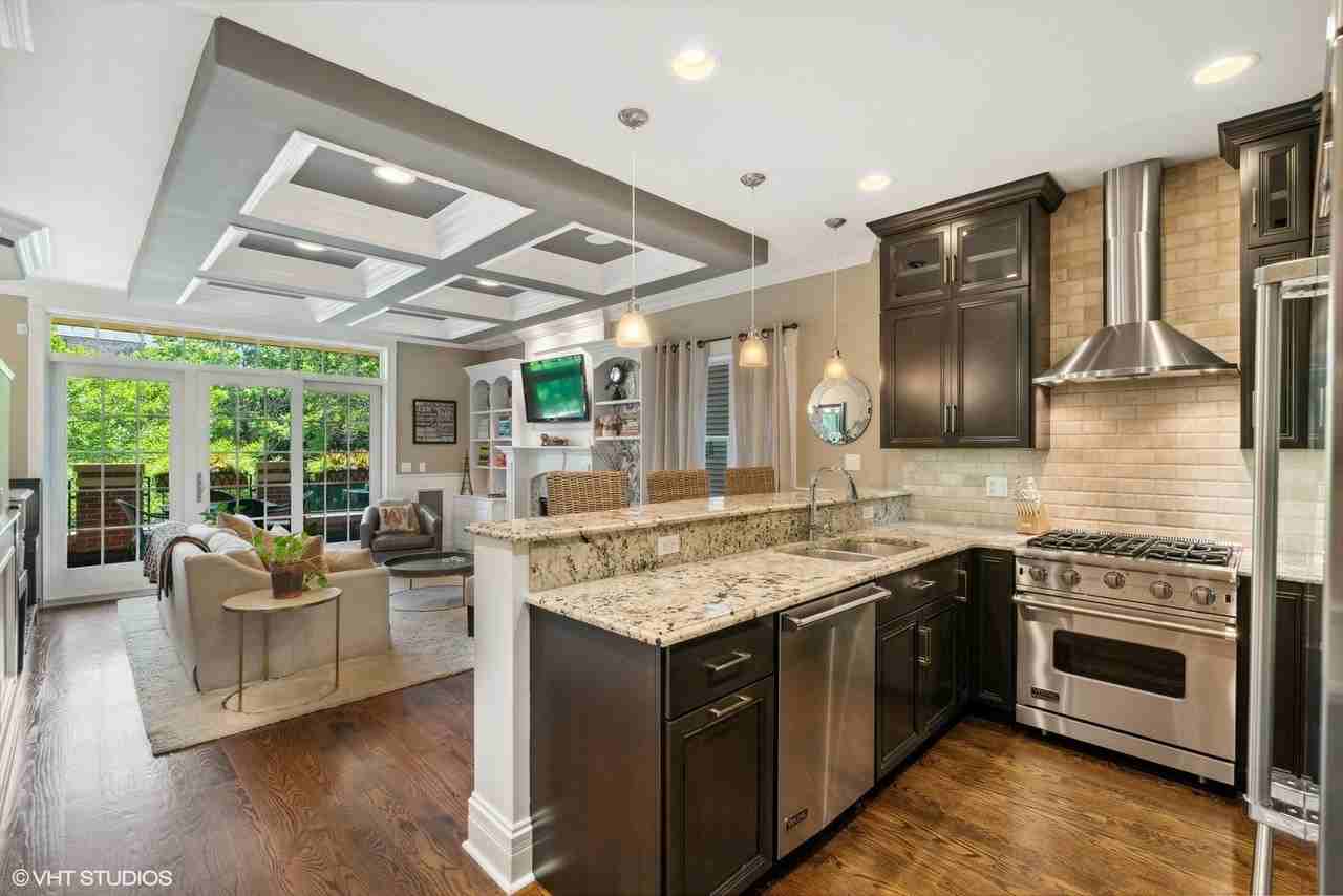 1022 W Diversey Pkwy Apt 2 - Photo 7 of 17