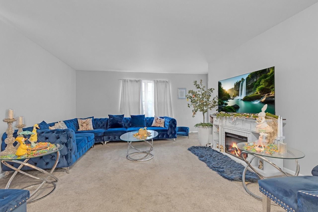 691 W Streamwood Blvd Unit A - Photo 2 of 14