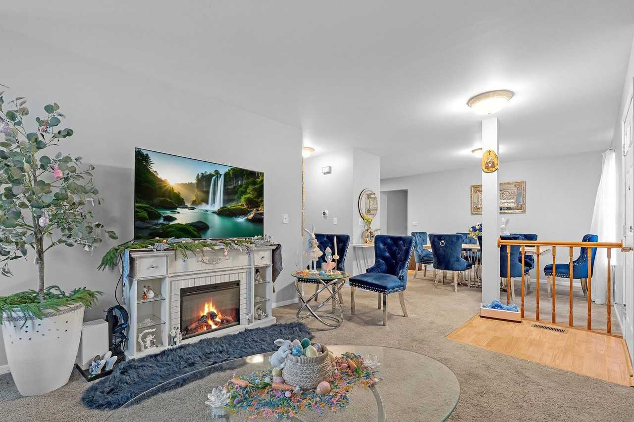 691 W Streamwood Blvd Unit A - Photo 3 of 14