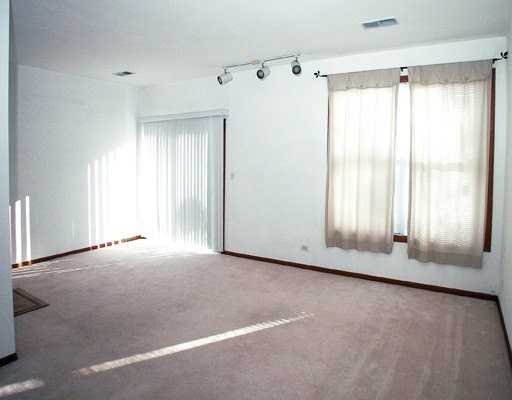 1062 Sheridan Cir - Photo 3 of 17