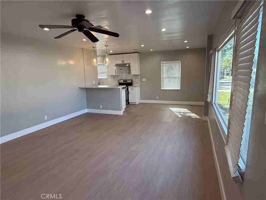 7358 Riverton Ave - Photo 4 of 21