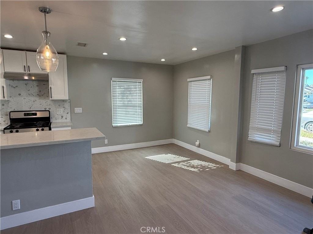 7358 Riverton Ave - Photo 7 of 21