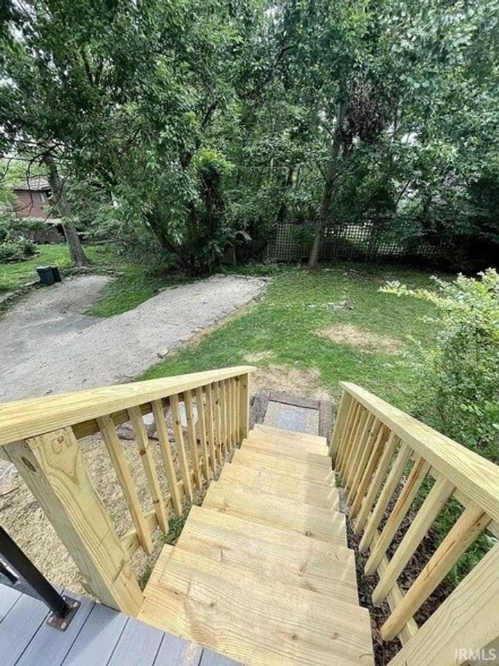611 S Eagleson Ave - Photo 3 of 36