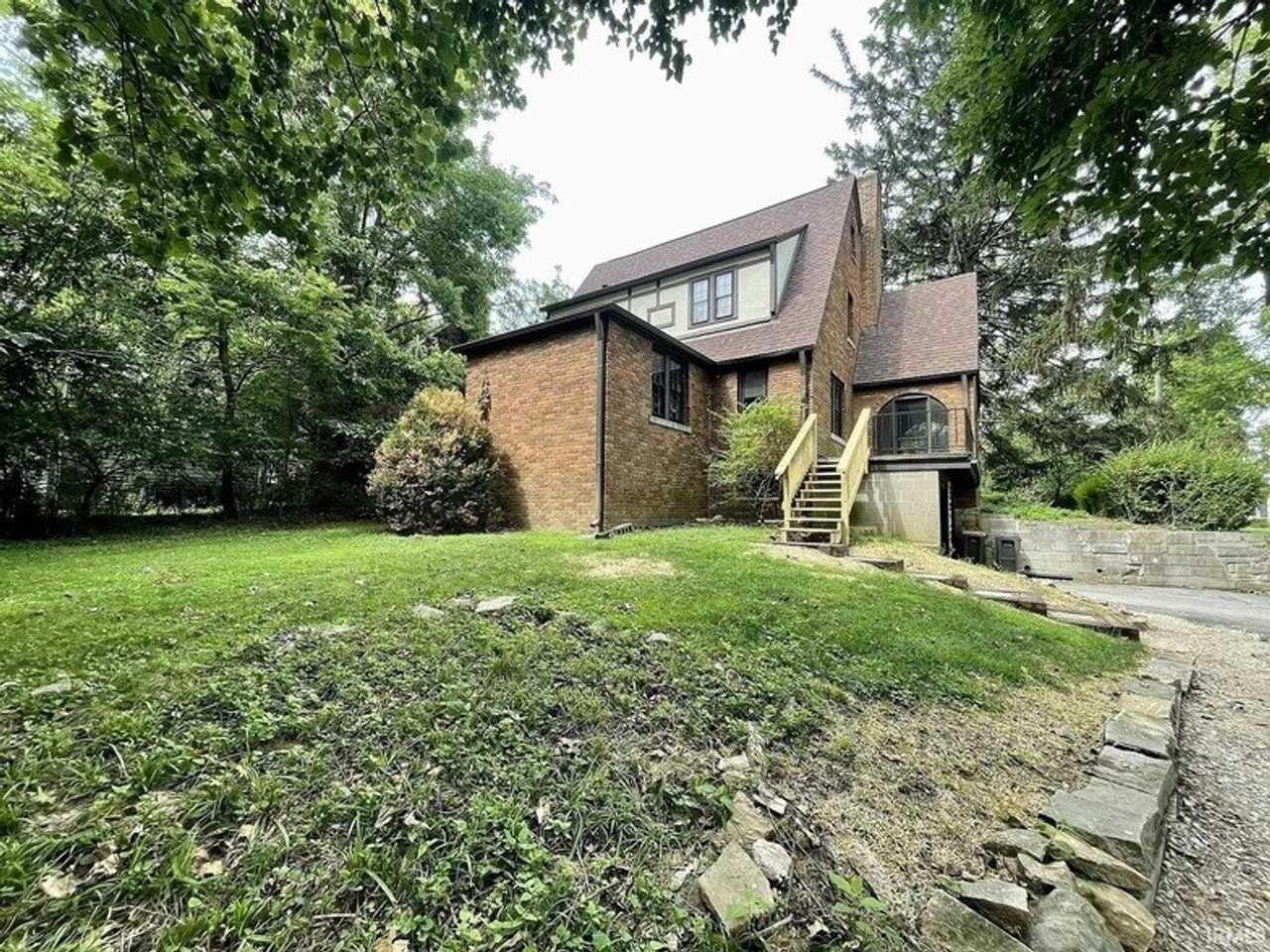 611 S Eagleson Ave - Photo 5 of 36