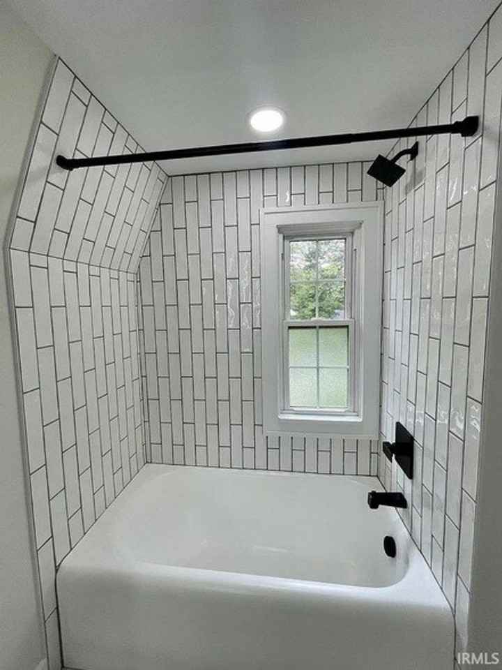 611 S Eagleson Ave - Photo 7 of 36
