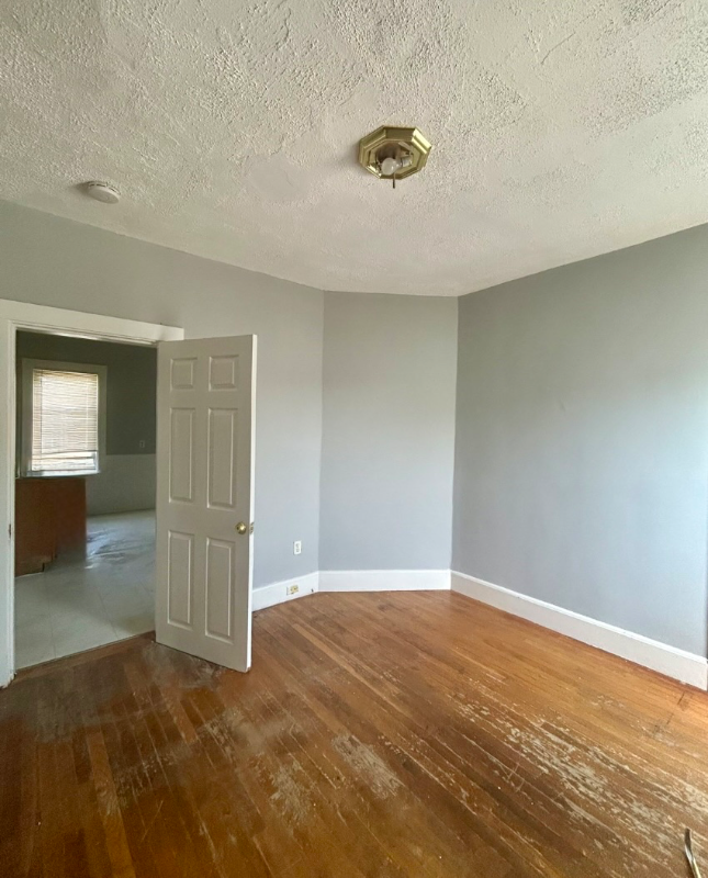 92 Elliot St - Photo 6 of 10