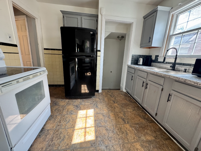 5284 Devonshire Rd - Photo 3 of 8