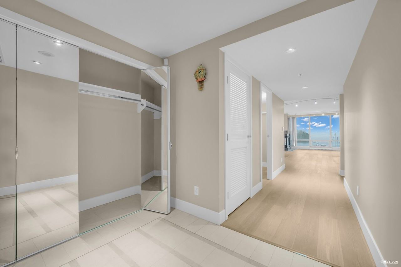 590 Nicola Street #6XX - Photo 5 of 37