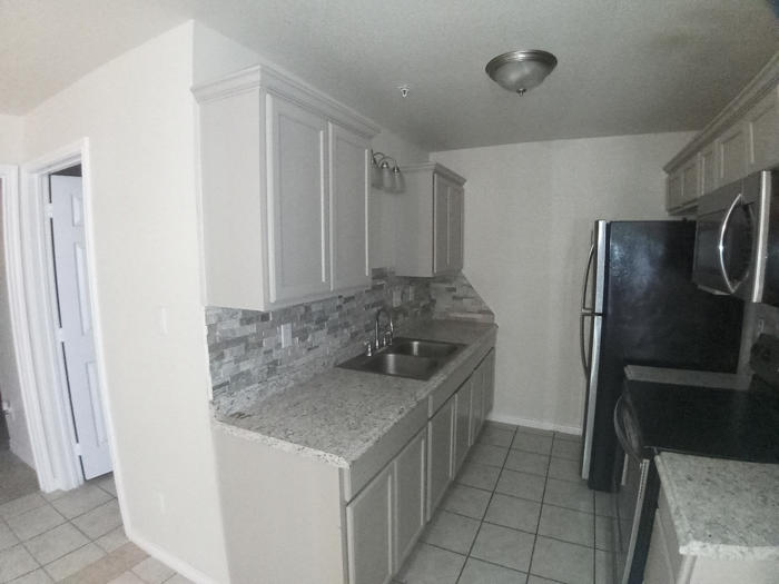 401 Sunset Ln #D - Photo 3 of 8