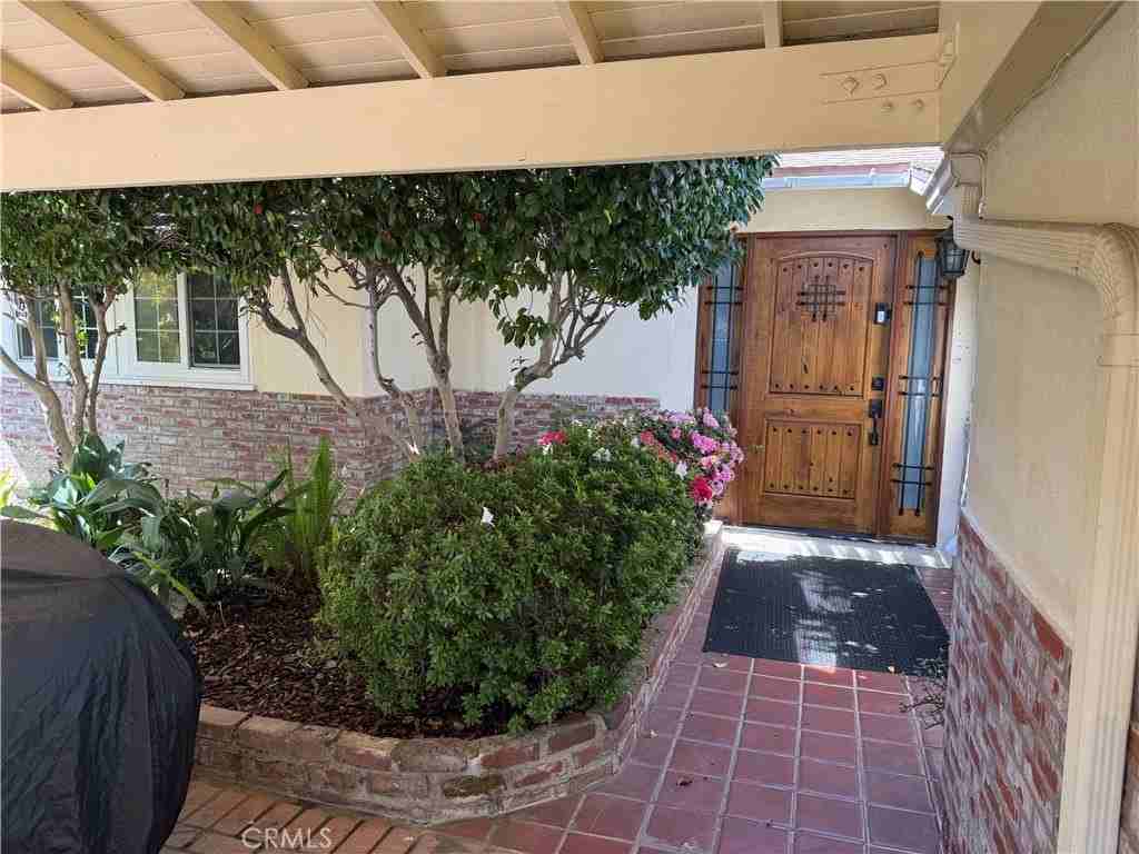 5247 Buffalo Ave - Photo 2 of 15