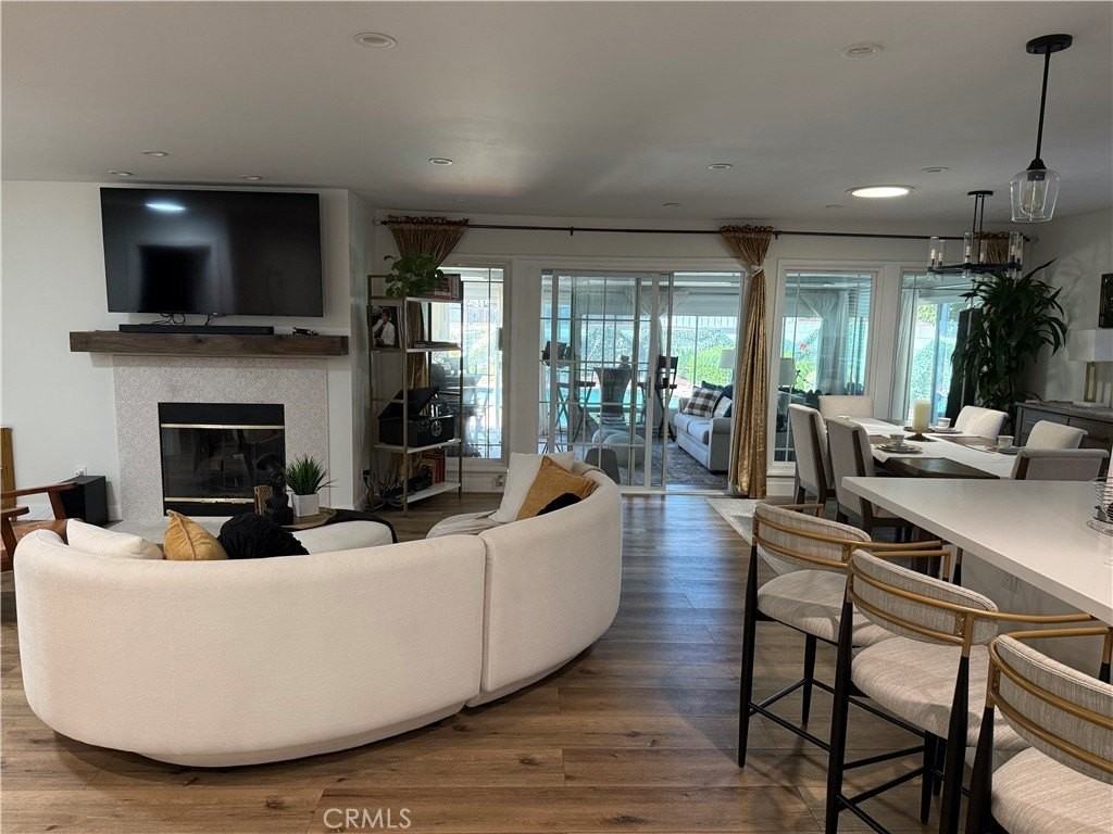 5247 Buffalo Ave - Photo 3 of 15