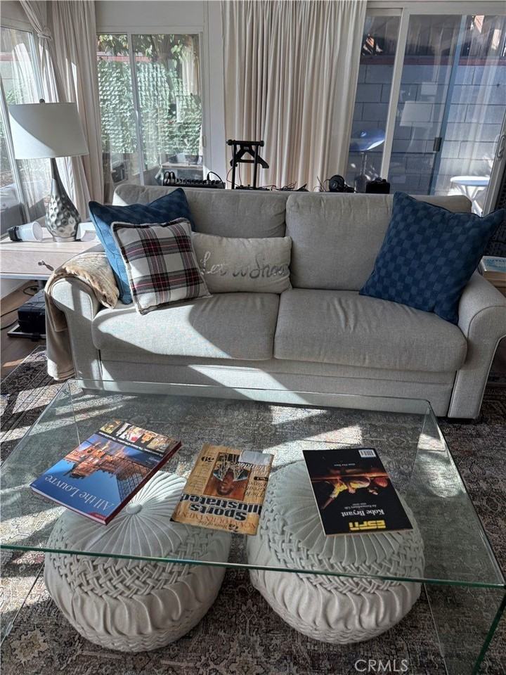 5247 Buffalo Ave - Photo 4 of 15