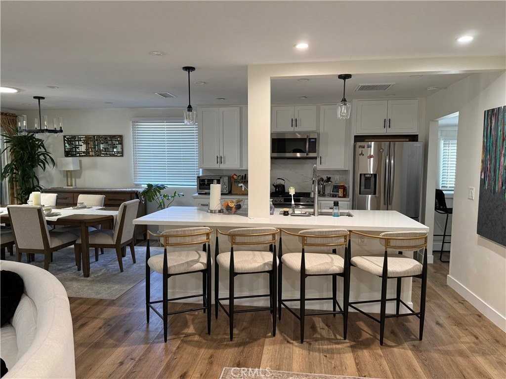 5247 Buffalo Ave - Photo 5 of 15