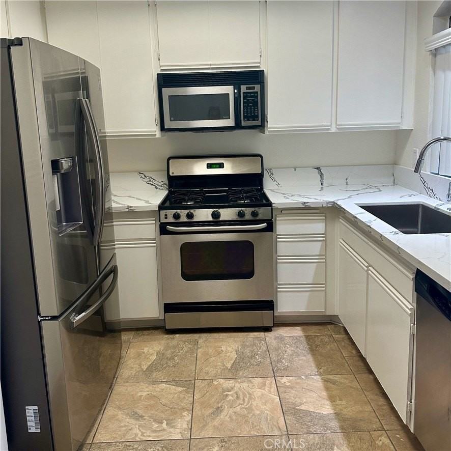 30902 Clubhouse Dr #19B - Photo 5 of 10