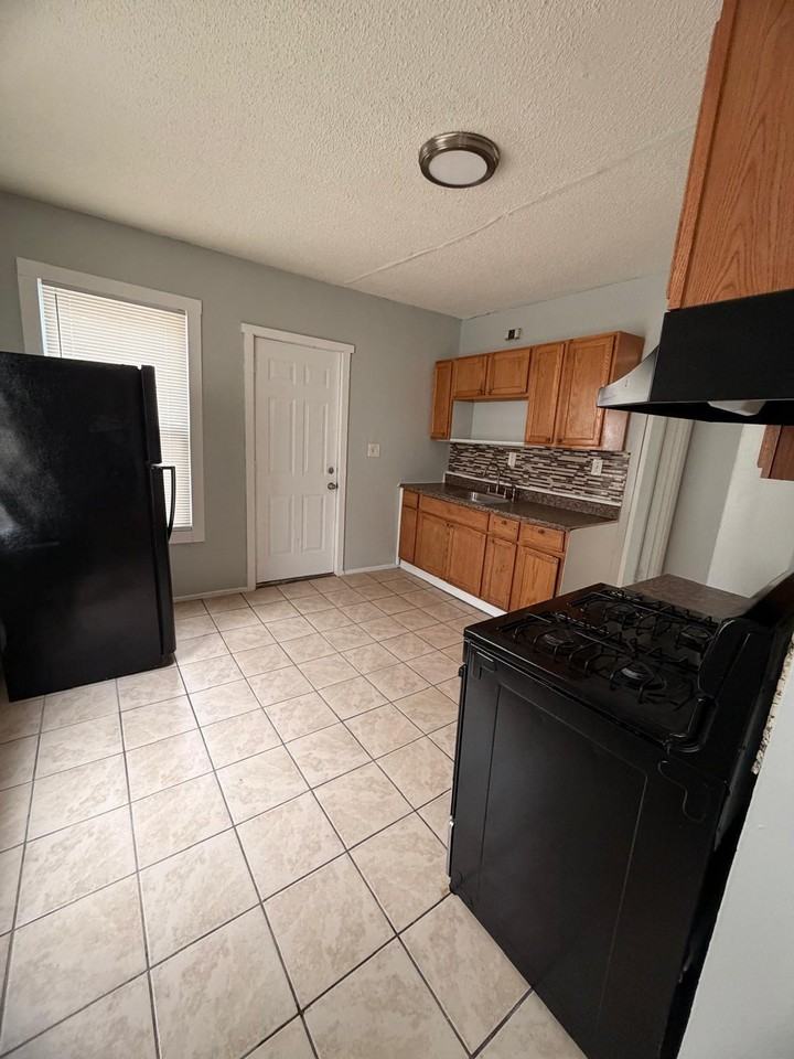 141 County St #2 - Photo 3 of 5