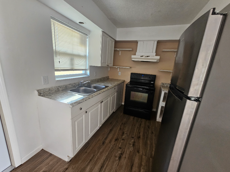 4719 Manatee Dr - Photo 3 of 7