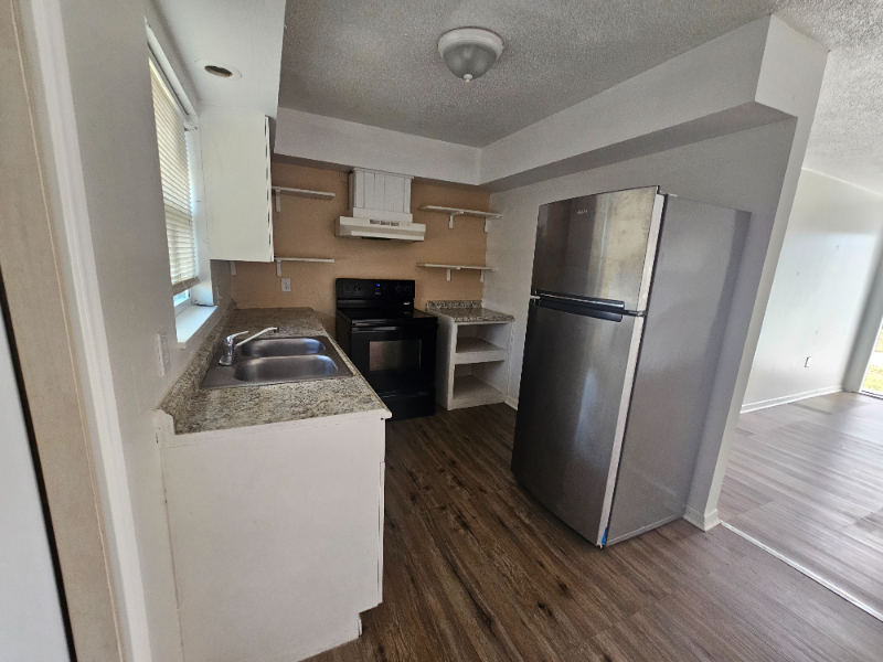 4719 Manatee Dr - Photo 4 of 7