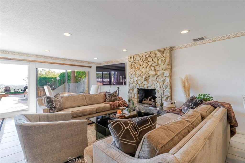 6022 Maury Ave - Photo 4 of 45