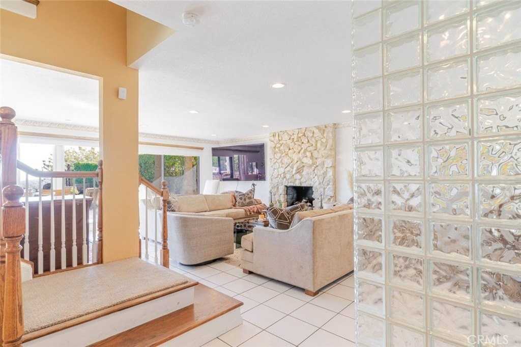 6022 Maury Ave - Photo 7 of 45