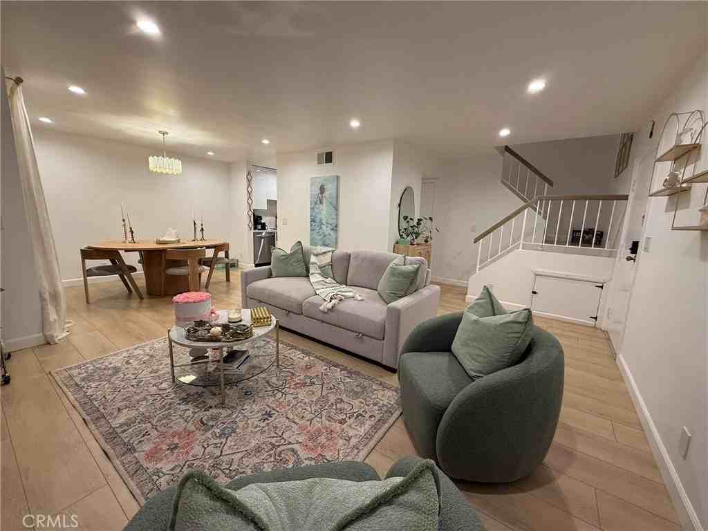 22139 Burbank Blvd - Photo 5 of 27