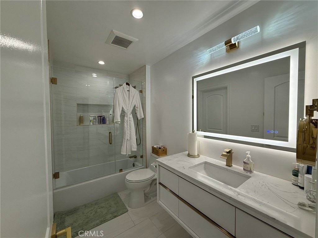 22139 Burbank Blvd - Photo 7 of 27