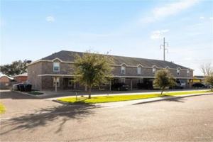 featured image of 2502 E Franklin Ave #7