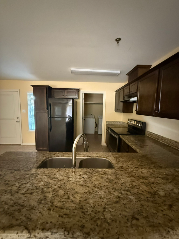 2502 E Franklin Ave #7 - Photo 2 of 11