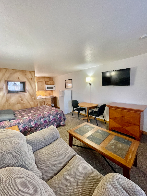 102 N Maple Ave - Photo 2 of 11