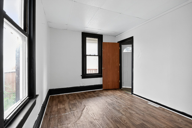 2210 W Wiswall St - Photo 6 of 21
