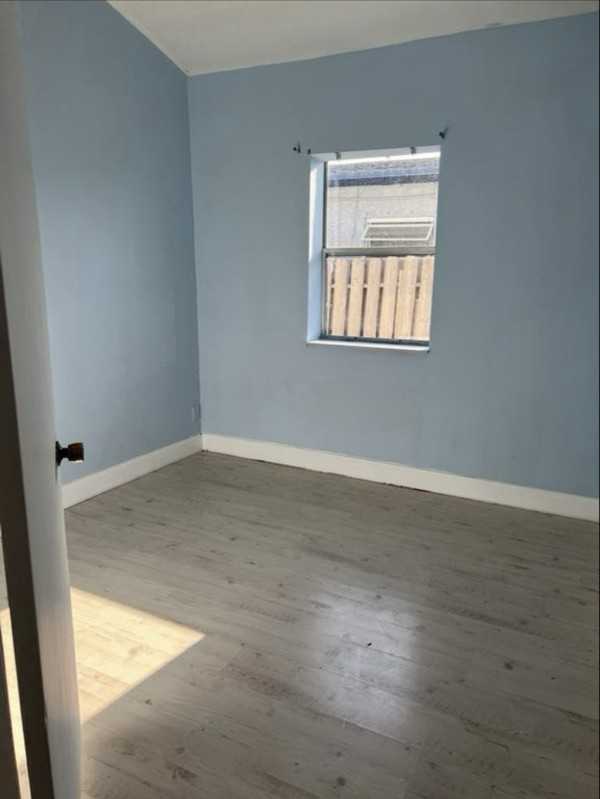 519 Nw 10th Ave #B - Photo 3 of 8