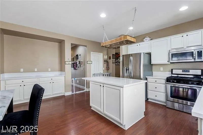 916 Bob Barney Ave - Photo 3 of 5