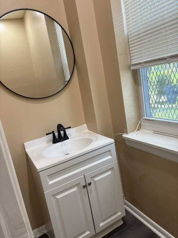 1705 E 25th St - Photo 6 of 18