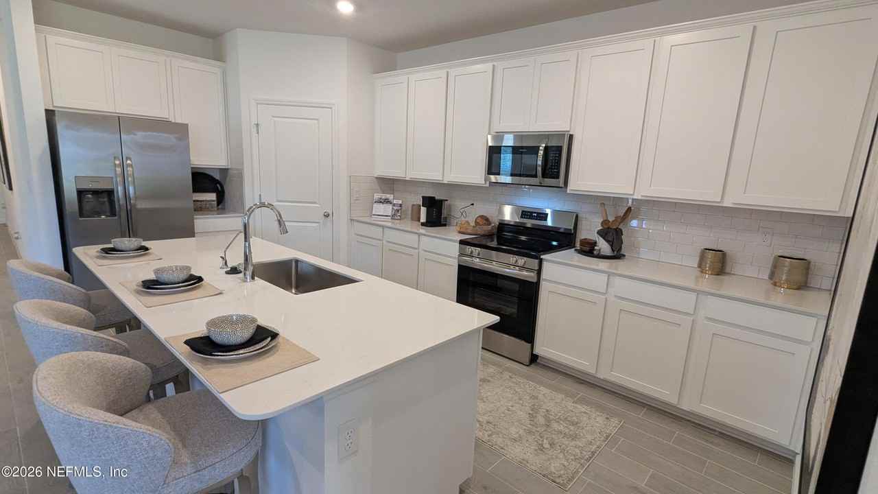 15615 Thomas Creek Way - Photo 4 of 50