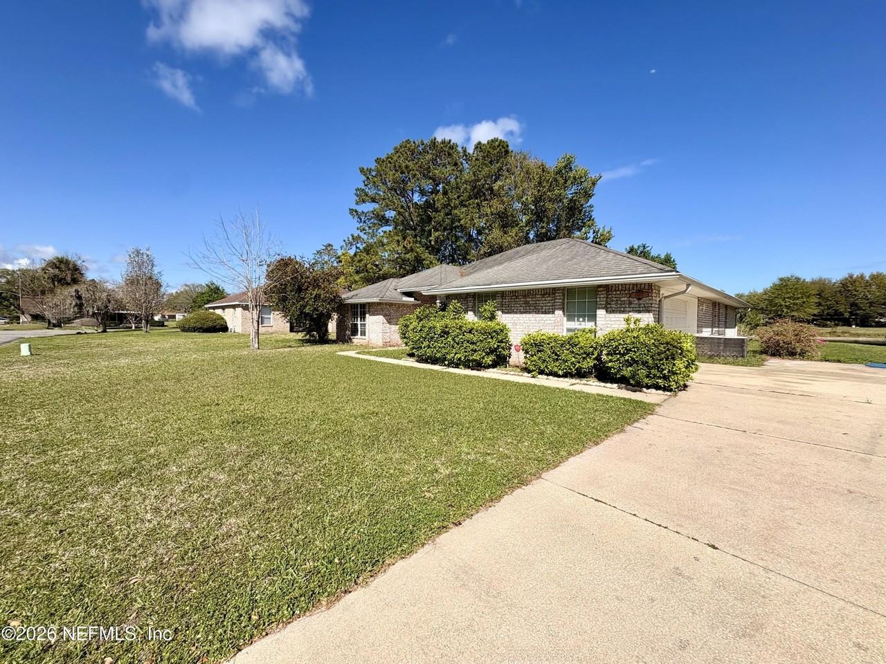 15677 Moss Hollow Dr - Photo 3 of 48