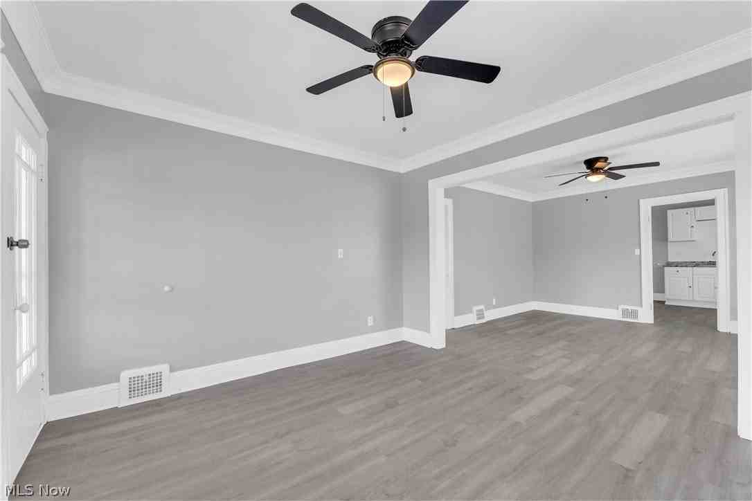 10613 Sandusky Ave #B - Photo 7 of 30