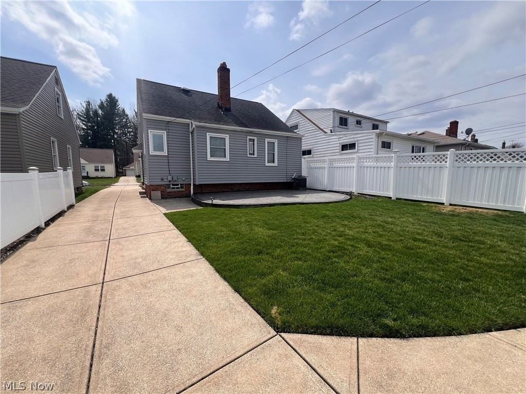 3006 Torrington Ave - Photo 3 of 28