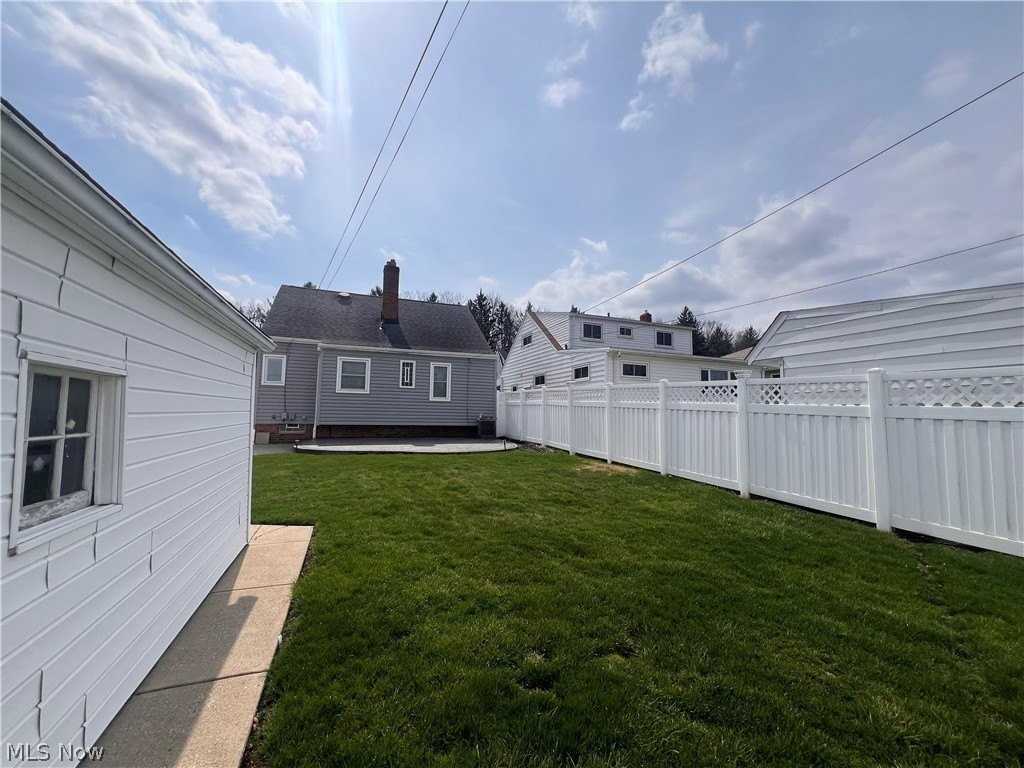 3006 Torrington Ave - Photo 4 of 28