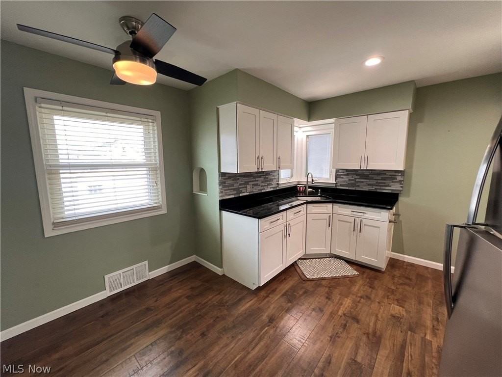 3006 Torrington Ave - Photo 6 of 28